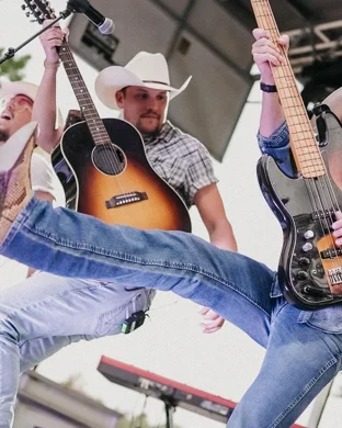 Live concert by Vincent Neil Emerson & William Price