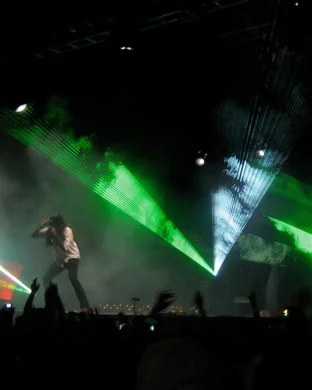 Live concert by Eli & Fur